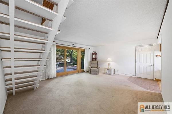 12 Grove LN, Old Bridge, NJ 08857
