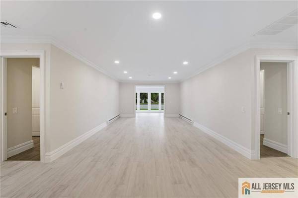 172 Warren RD #172A, Monroe, NJ 08831