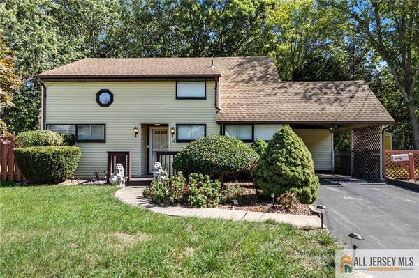 12 Grove LN, Old Bridge, NJ 08857