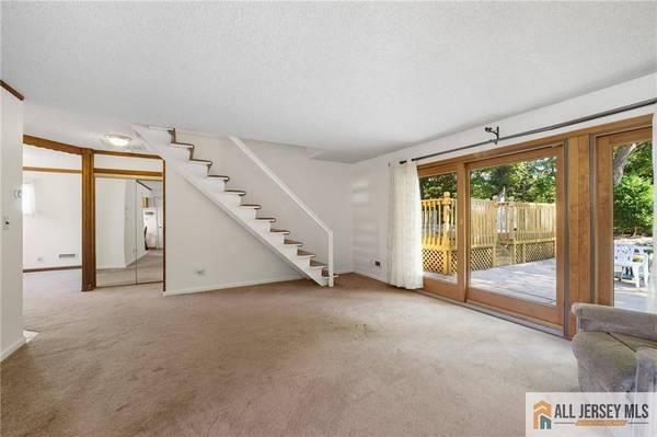 12 Grove LN, Old Bridge, NJ 08857