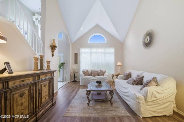 2 Guinevere Road, Monroe, NJ 08831