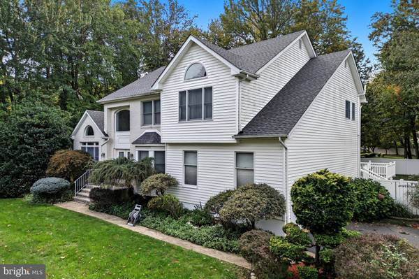 2 GUINEVERE RD, Monroe Township, NJ 08831