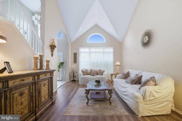 2 GUINEVERE RD, Monroe Township, NJ 08831