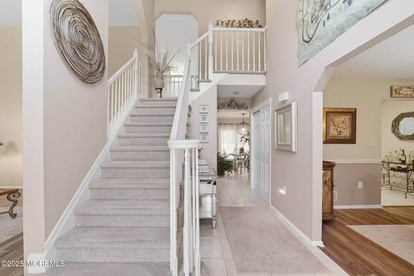 2 Guinevere Road, Monroe, NJ 08831