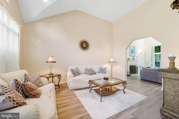 2 GUINEVERE RD, Monroe Township, NJ 08831