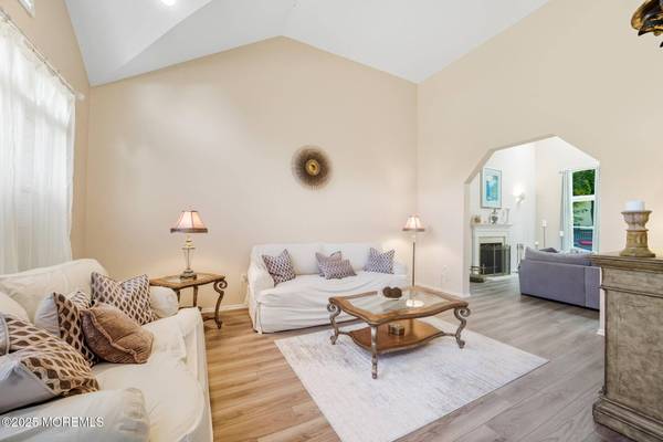 2 Guinevere Road, Monroe, NJ 08831