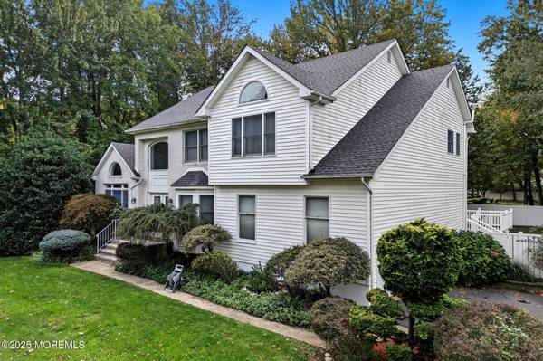 2 Guinevere Road, Monroe, NJ 08831