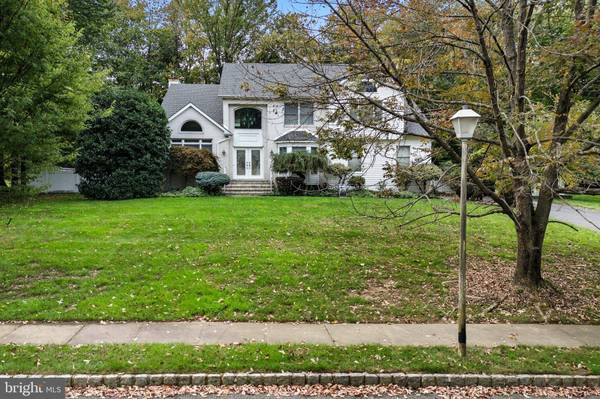 2 GUINEVERE RD, Monroe Township, NJ 08831