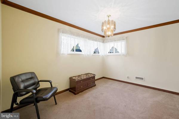 12 GROVE LN, Old Bridge, NJ 08857