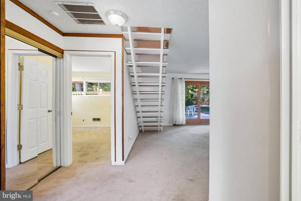 12 GROVE LN, Old Bridge, NJ 08857
