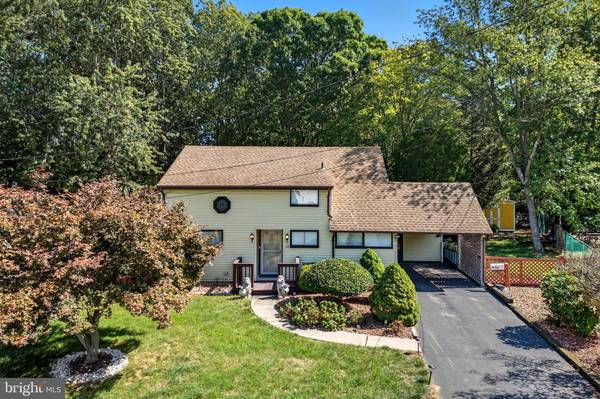 12 GROVE LN, Old Bridge, NJ 08857