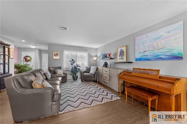 264 Glen RD #264A, Monroe, NJ 08831