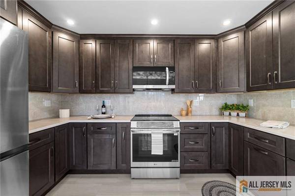 398 Fuchsia PLZ #398C, Monroe, NJ 08831
