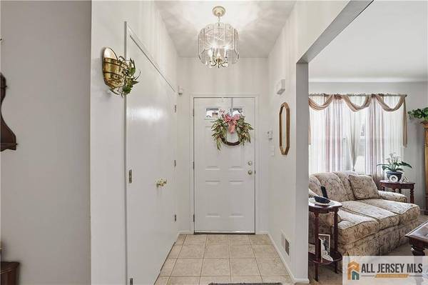 26 Peachtree LN, Jamesburg, NJ 08831