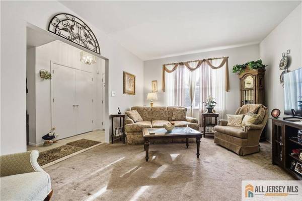 26 Peachtree LN, Jamesburg, NJ 08831