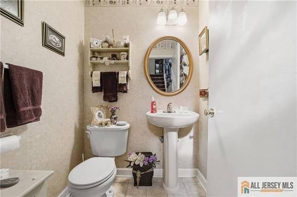 26 Peachtree LN, Jamesburg, NJ 08831