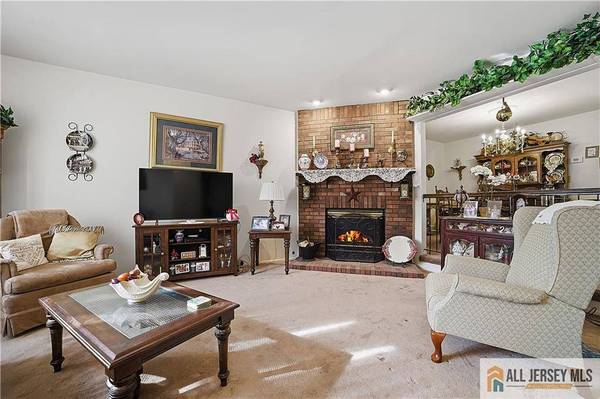 26 Peachtree LN, Jamesburg, NJ 08831