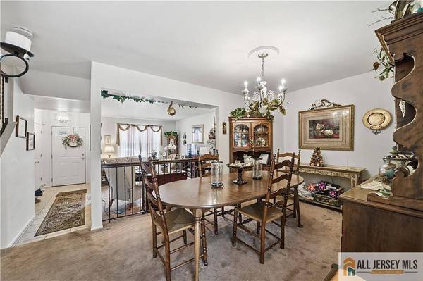 26 Peachtree LN, Jamesburg, NJ 08831