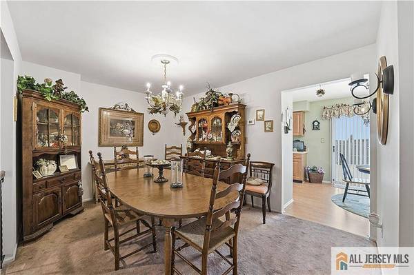 26 Peachtree LN, Jamesburg, NJ 08831