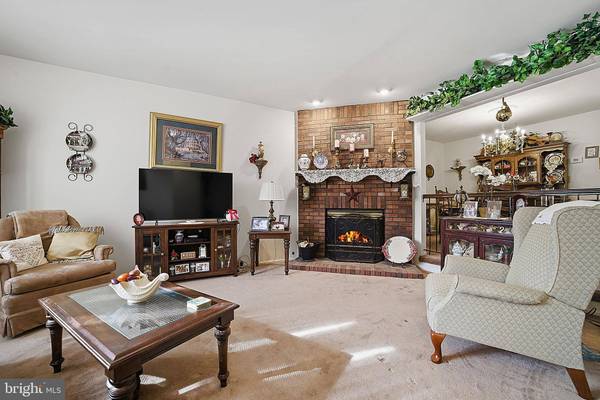 26 PEACHTREE LN, Jamesburg, NJ 08831