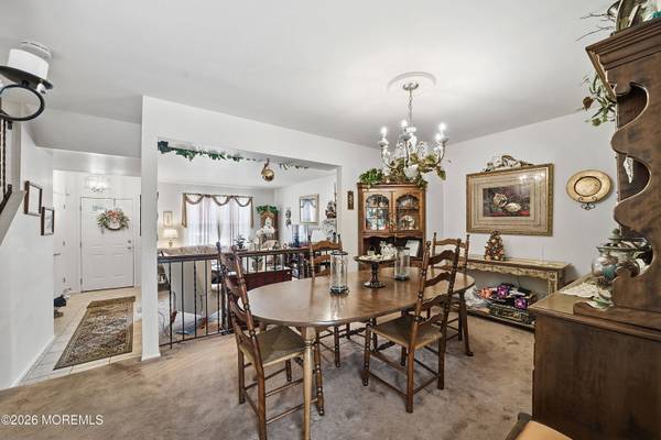 26 Peachtree Lane, Jamesburg, NJ 08831