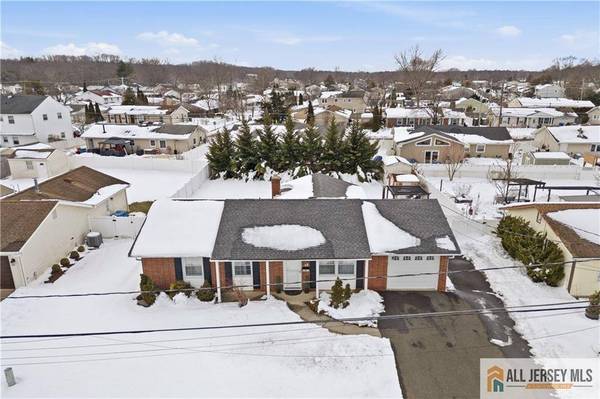 15 Drexel TER, Monroe, NJ 08831