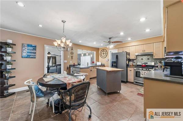 15 Drexel TER, Monroe, NJ 08831