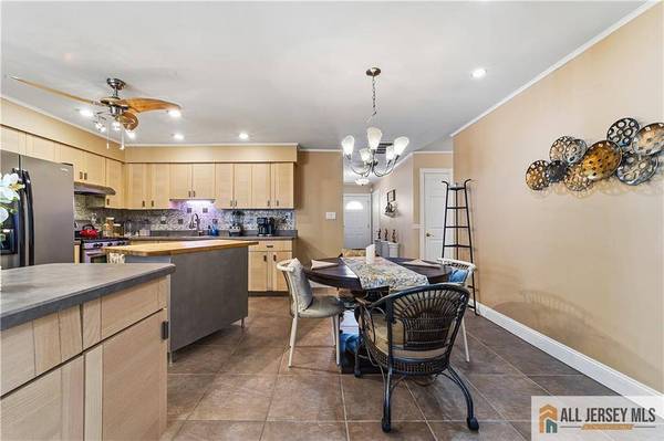 15 Drexel TER, Monroe, NJ 08831