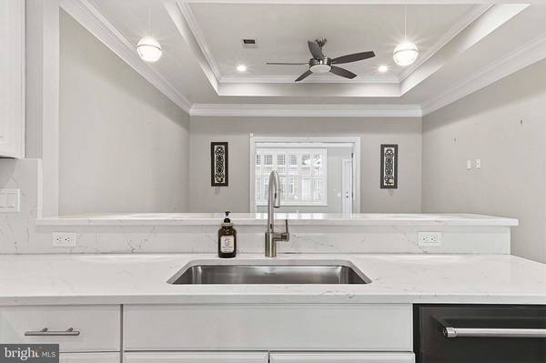 6 TRADITIONS PL, Monroe Township, NJ 08831