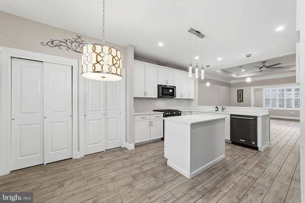 6 TRADITIONS PL, Monroe Township, NJ 08831