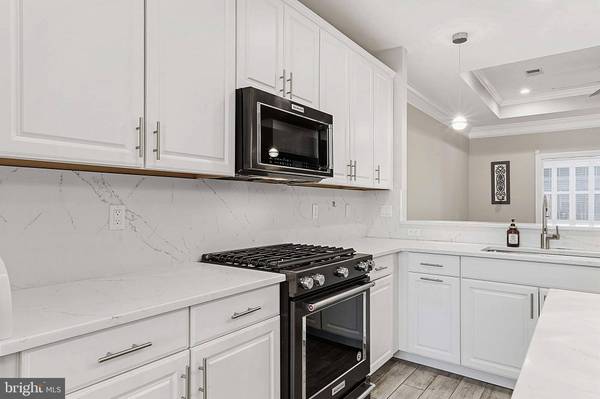 6 TRADITIONS PL, Monroe Township, NJ 08831