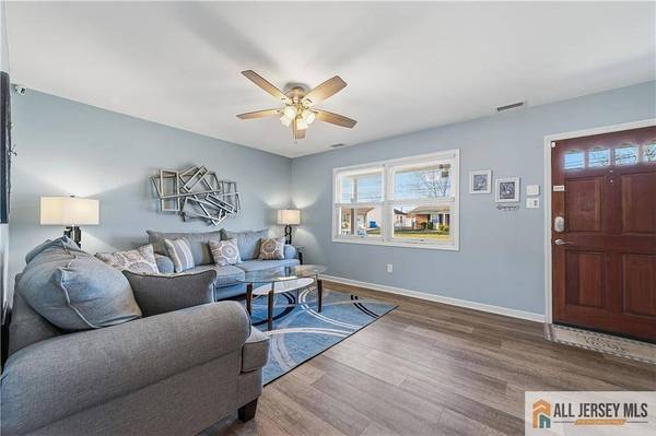 6 Hunterdon AVE, Monroe, NJ 08831