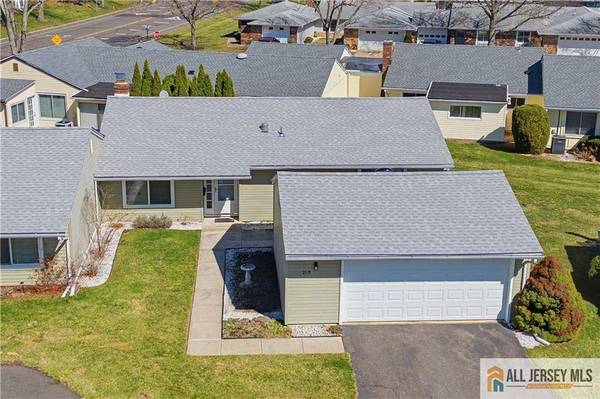 21 Celtis PLZ #21B, Monroe, NJ 08831