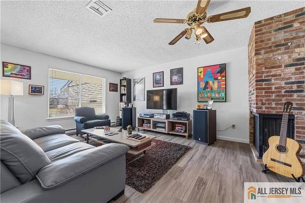 21 Celtis PLZ #21B, Monroe, NJ 08831