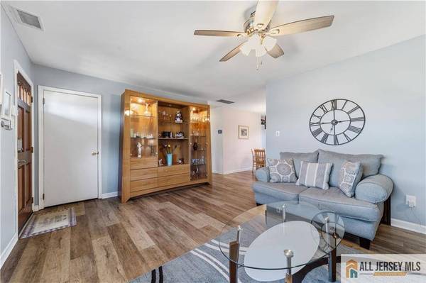 6 Hunterdon AVE, Monroe, NJ 08831