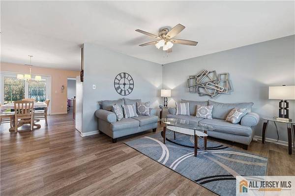 6 Hunterdon AVE, Monroe, NJ 08831