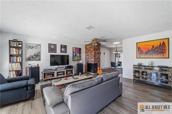 21 Celtis PLZ #21B, Monroe, NJ 08831