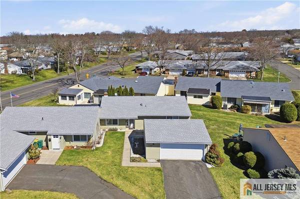 21 Celtis PLZ #21B, Monroe, NJ 08831