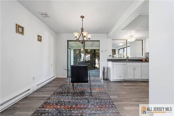 21 Celtis PLZ #21B, Monroe, NJ 08831