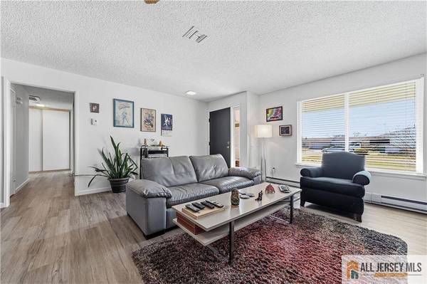 21 Celtis PLZ #21B, Monroe, NJ 08831
