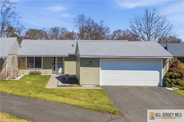 21 Celtis PLZ #21B, Monroe, NJ 08831