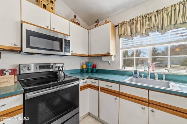 1213 Lindera Plz #213B, Monroe, NJ 08831