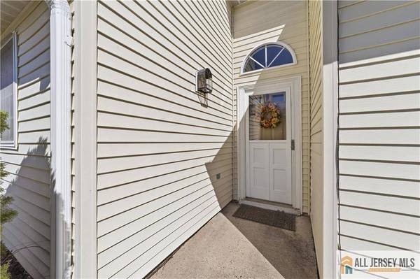 1213 Lindera PLZ #B, Monroe, NJ 08831