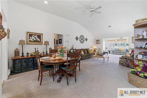 1213 Lindera PLZ #B, Monroe, NJ 08831