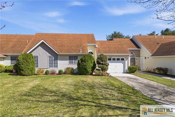 1213 Lindera PLZ #B, Monroe, NJ 08831
