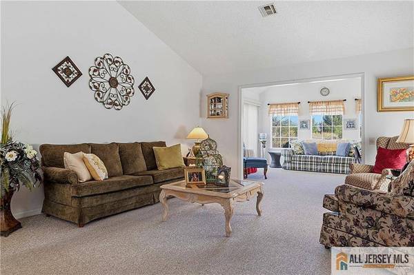 1213 Lindera PLZ #B, Monroe, NJ 08831