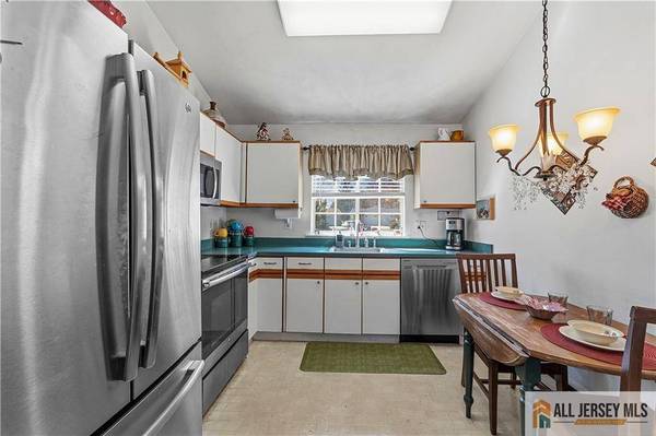 1213 Lindera PLZ #B, Monroe, NJ 08831