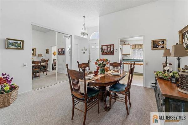 1213 Lindera PLZ #B, Monroe, NJ 08831
