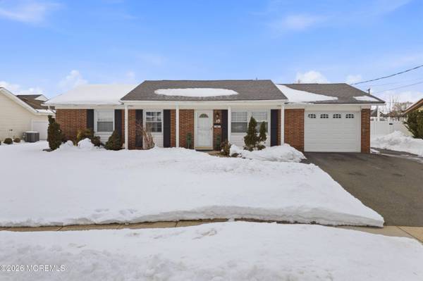 15 Drexel Terrace, Monroe, NJ 08831