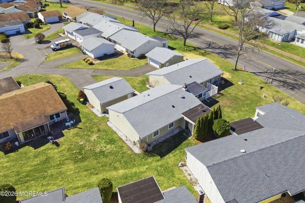 21 Celtis Plz #21B, Monroe, NJ 08831